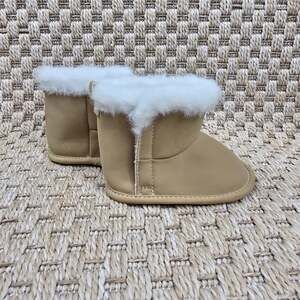 Carters 3-6mo Baby Girl Tan Boots White Fur Trim Size 2